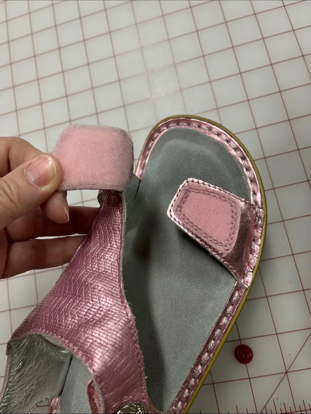 ALEGRIA Kendra Summer Beach Metallic Leather Pink T-Strap Wedge Slip-On Sandal 8